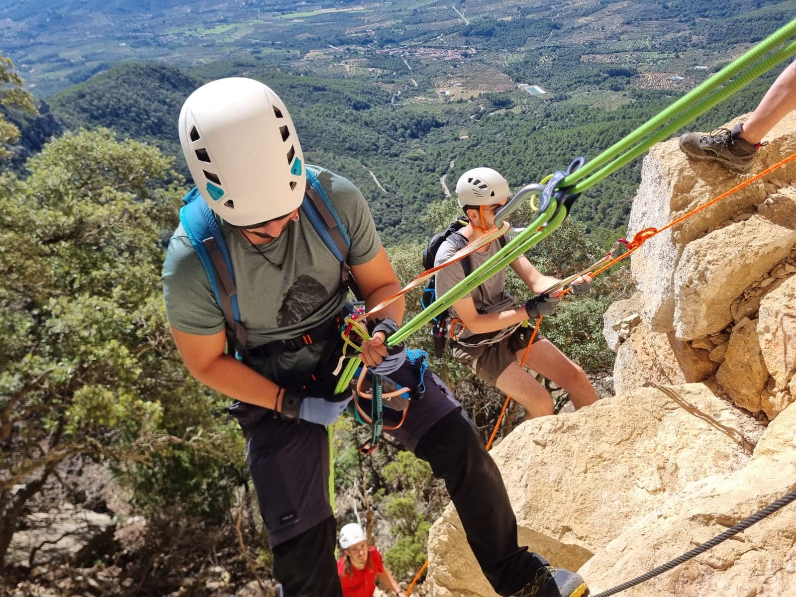 Curso de rápel y rescate en vías ferratas en Montseny